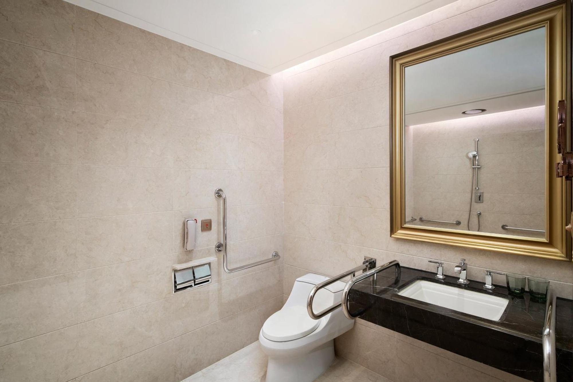 Sheraton Shantou Hotel Exterior photo